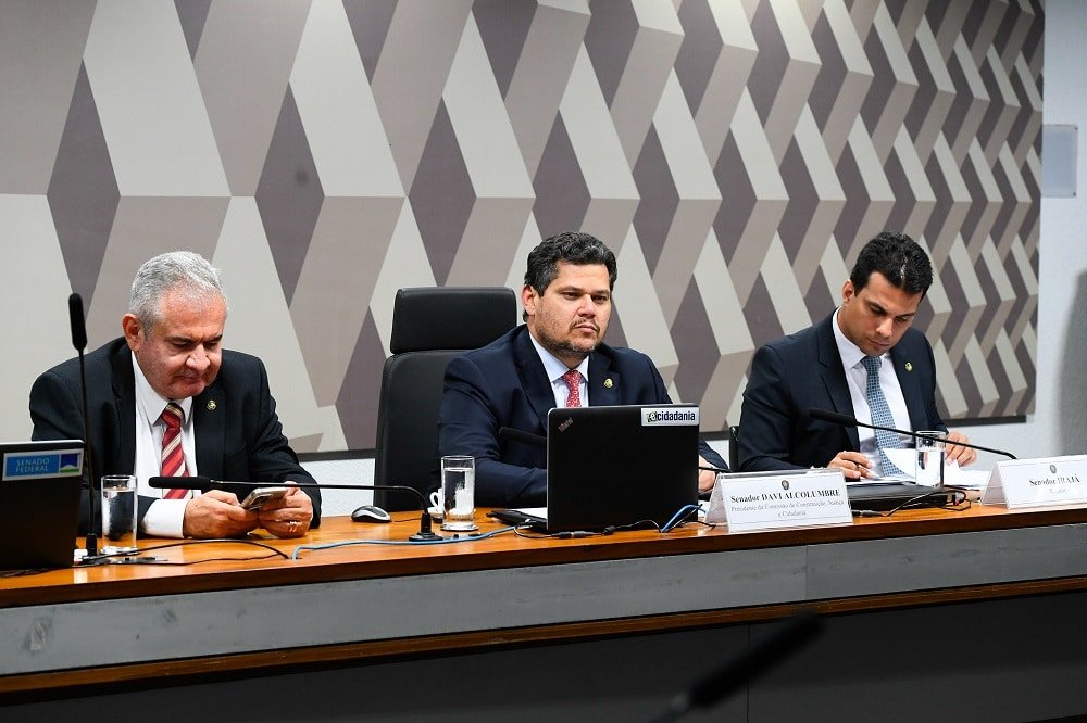 CCJ do Senado aprova liberação de cassino, bingo, jogo do bicho e corrida de cavalos