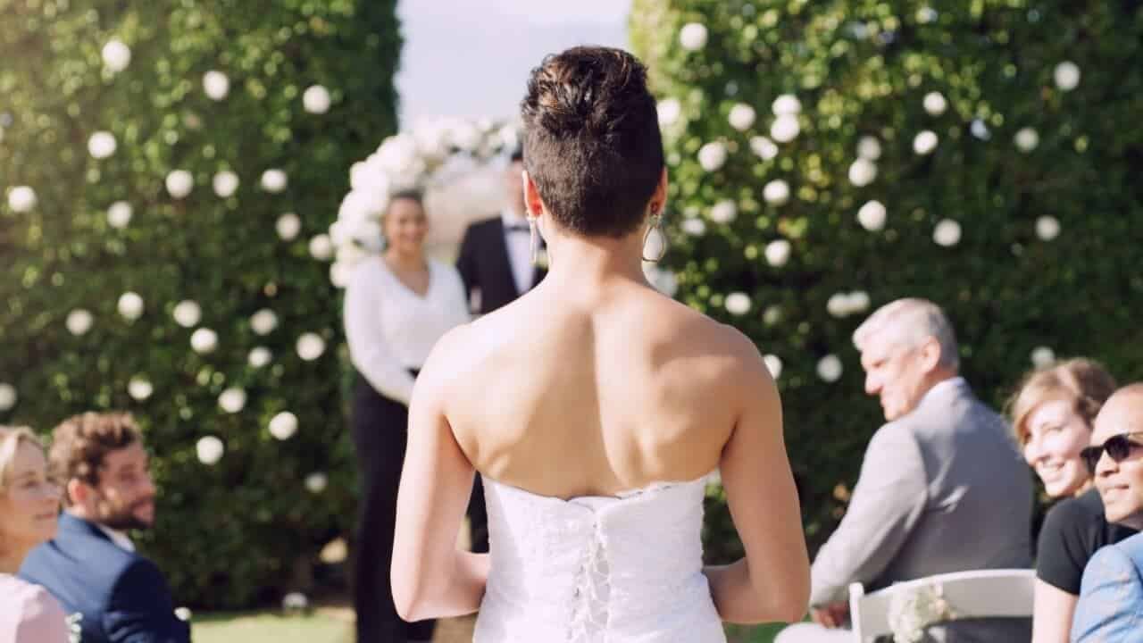aprenda o ritual para atrair casamento