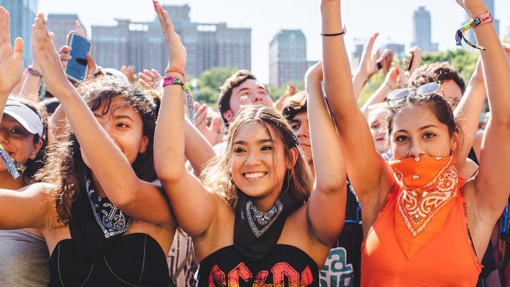 O que levar no Lollapalooza 2025 de acordo com as previsões dos astros