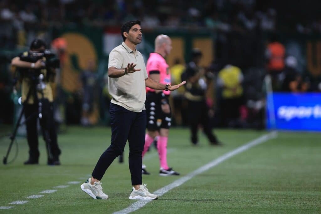 Libertadores: Abel tem retrospecto positivo em estreias; veja odds