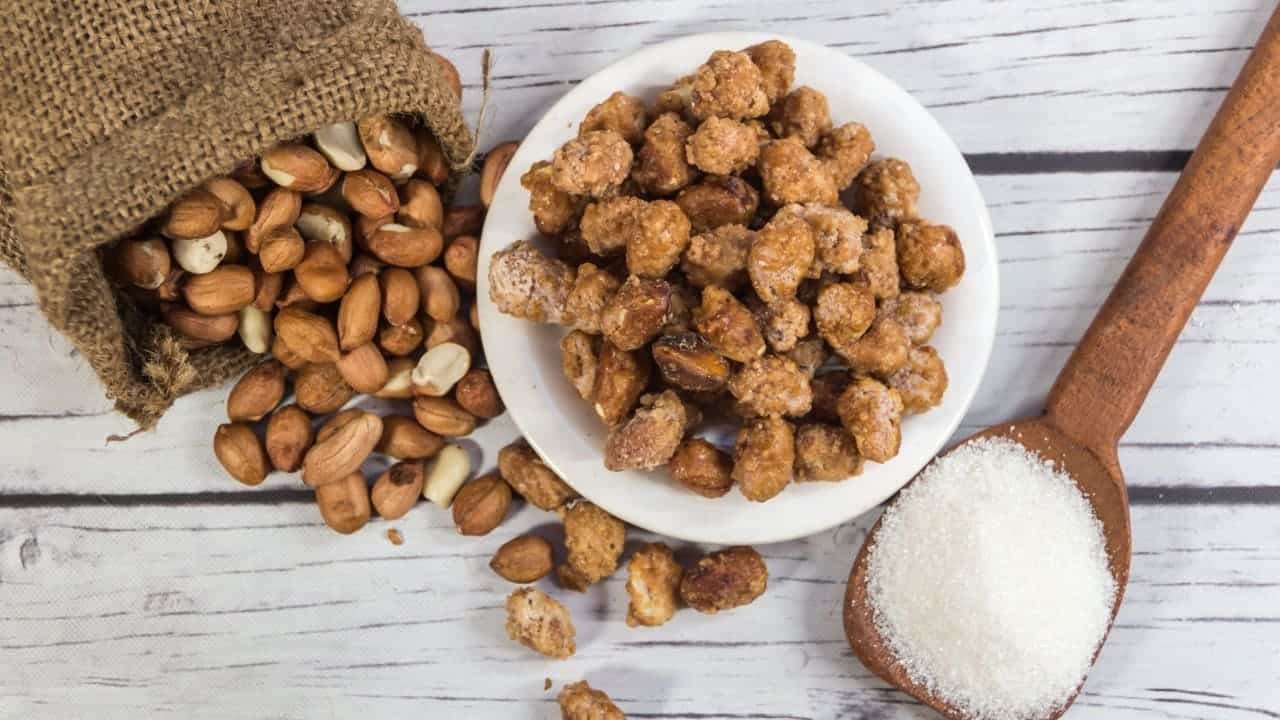 Aprenda simpatia com amendoim para aquecer o romance - Notícias sobre Astrologia, Signos e muito mais!