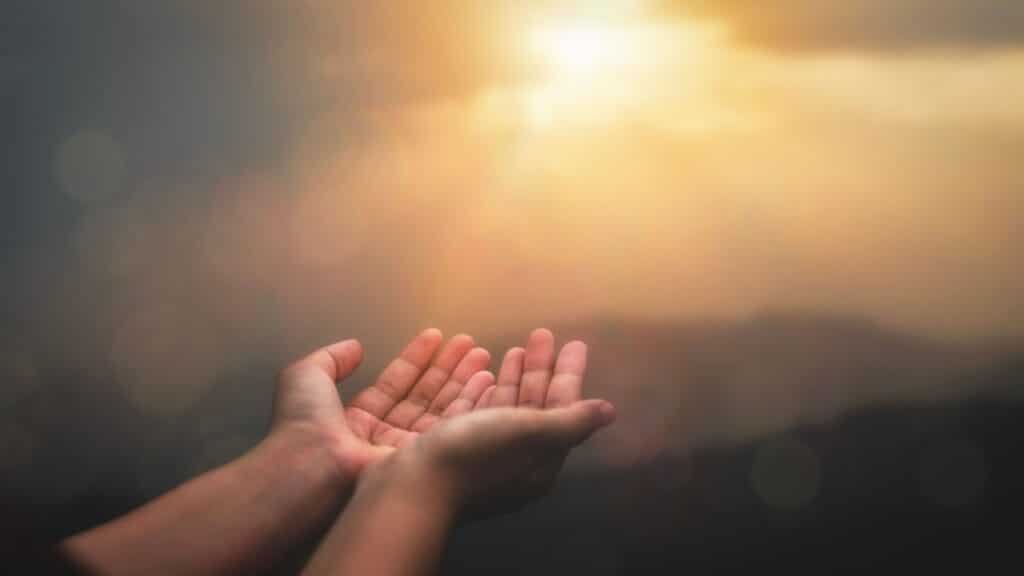 Oração para recuperar a fé nos próprios caminhos - Notícias sobre Astrologia, Signos e muito mais!