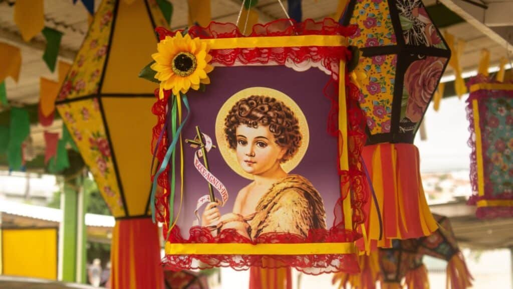 Simpatia de São João para descobrir o nome do futuro amor - Notícias sobre Astrologia, Signos e muito mais!
