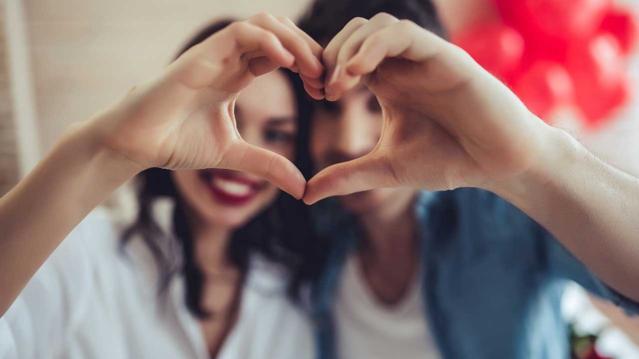 Os maiores desafios que casais de signos incompatíveis enfrentam